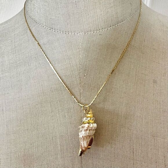 Gold Edged Shell Pendant Necklace Jewelry - Gold tone Edged Natural Shell Pendant Necklace